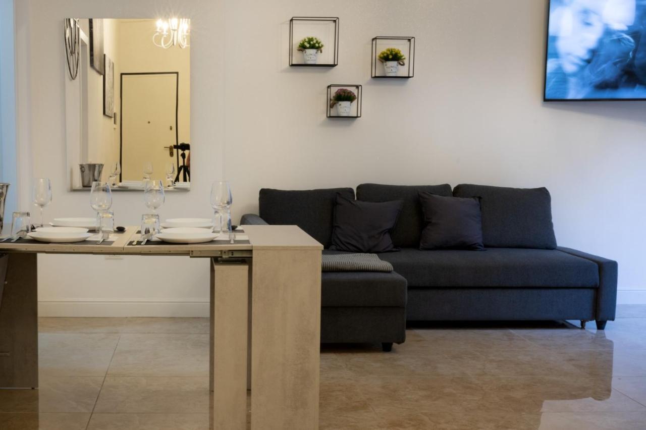 San Babila - Luxury Milanese Apartment Bagian luar foto