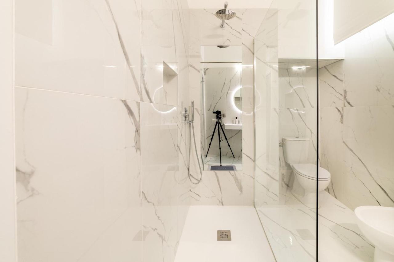 San Babila - Luxury Milanese Apartment Bagian luar foto