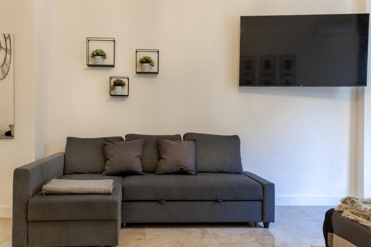 San Babila - Luxury Milanese Apartment Bagian luar foto
