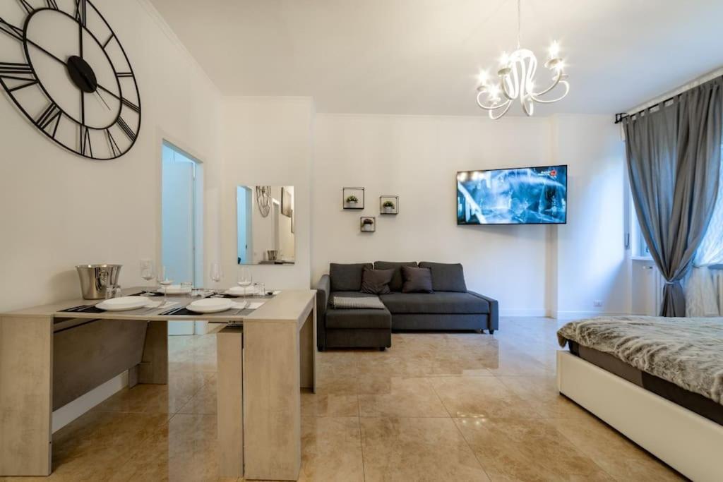 San Babila - Luxury Milanese Apartment Bagian luar foto