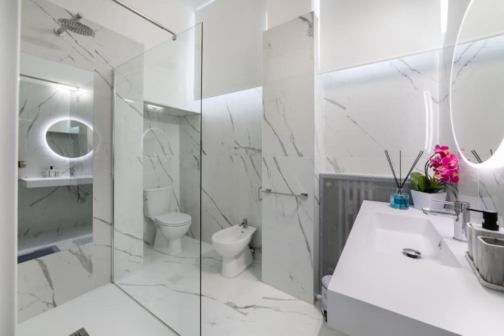 San Babila - Luxury Milanese Apartment Bagian luar foto