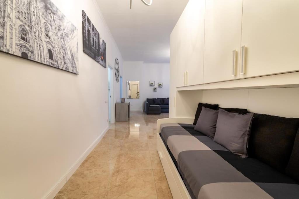 San Babila - Luxury Milanese Apartment Bagian luar foto