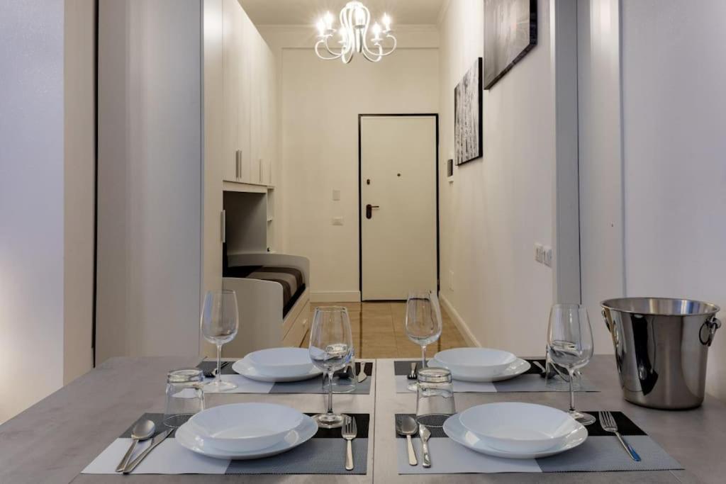 San Babila - Luxury Milanese Apartment Bagian luar foto