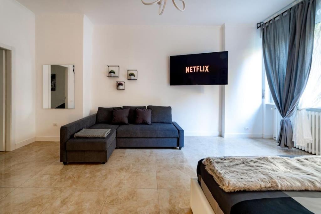 San Babila - Luxury Milanese Apartment Bagian luar foto