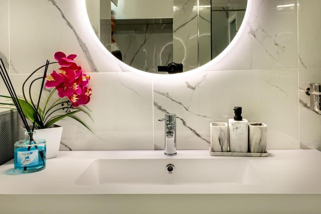 San Babila - Luxury Milanese Apartment Bagian luar foto