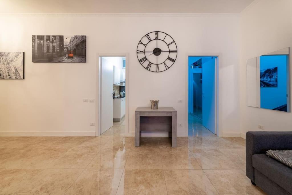 San Babila - Luxury Milanese Apartment Bagian luar foto