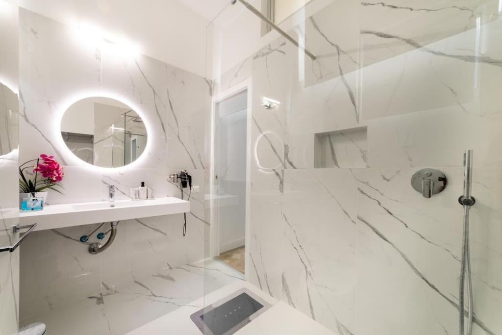 San Babila - Luxury Milanese Apartment Bagian luar foto