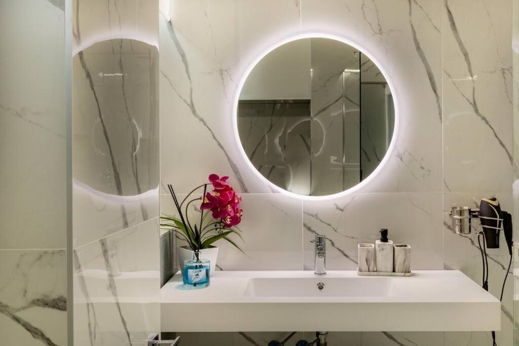 San Babila - Luxury Milanese Apartment Bagian luar foto