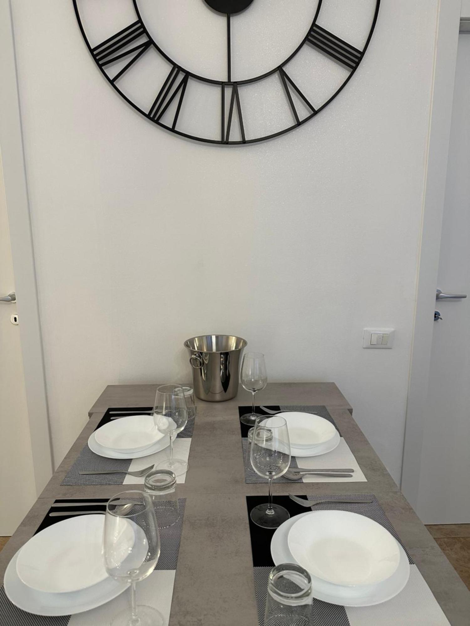 San Babila - Luxury Milanese Apartment Bagian luar foto